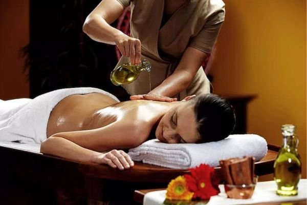 Abhyanga massage treatment